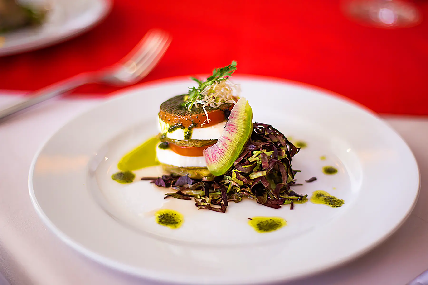 Especialidad del Hotel Star Palace Mazatlan Ensaladas de endivias, frescos trozos de palmitos y jitomates cherrys bañados con vinagreta de frutos rojos